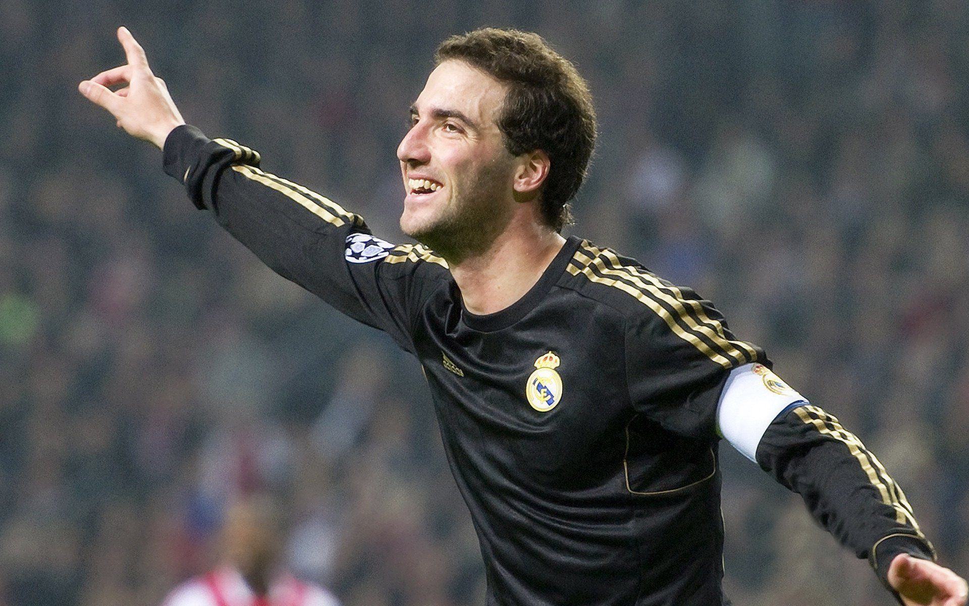 荷兰马术协会与大学合作，开展马术运动营养研究，优化饮食方案。